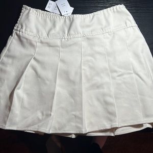 NWT white Hi rise pleated skirt